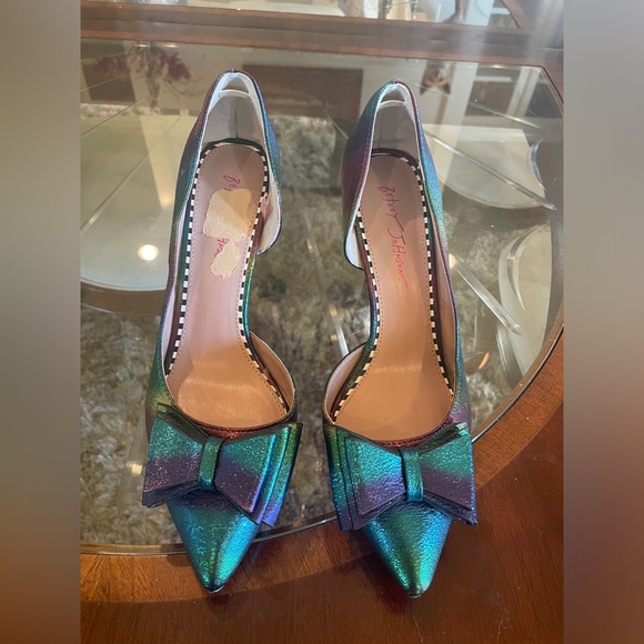 Betsey Johnson Sz 10 Stilettos, Rainbow High Heels Metallic Fancy Bow Pumps - Picture 6 of 9